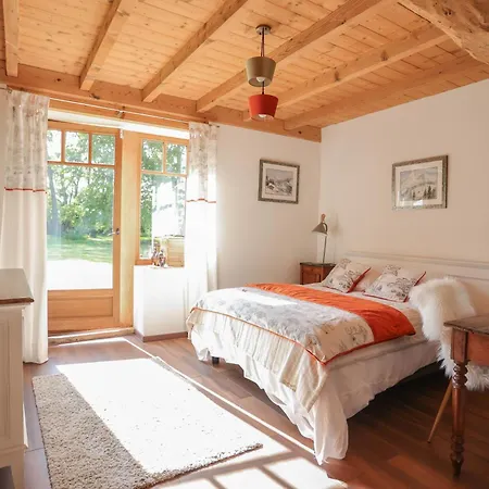 La Louviere Vila *